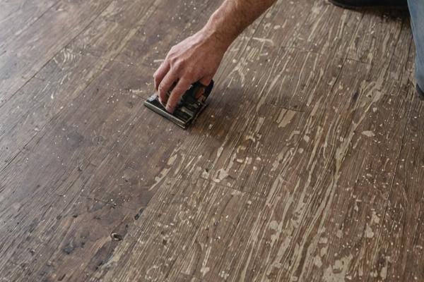 Professional vinyl floor installation process